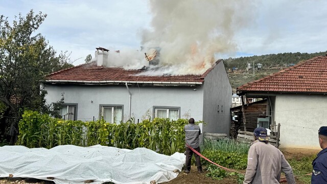 Bilecik'te kaynak kıvılcımları benzine sıçradı, yangın çıktı