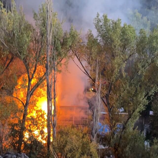 Bağ evindeki yangında piknik tüpü bomba gibi patladı
