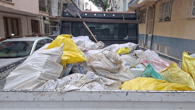 Şehzadeler'de moloz bırakanlara ceza uyarısı