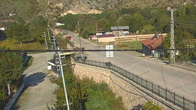 Amasya'da minibüsün dereye uçtuğu kaza kameraya yansıdı