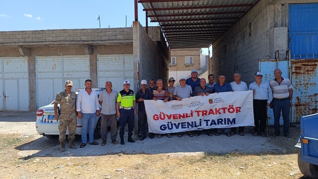 Jandarmadan 361 traktör sürücüsüne 'güvenli tarım, güvenli trafik' eğitimi