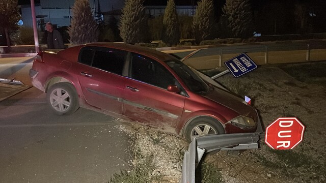 Karaman'da bariyerlere çarpan otomobilin plakasına 46 bin lira ceza