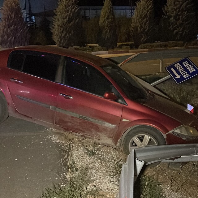 Karaman'da bariyerlere çarpan otomobilin plakasına 46 bin lira ceza