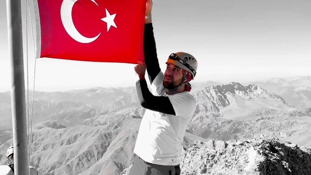 Erciyes'e zirve tırmanışı yapan dağcı uçurumdan düşerek hayatını kaybetti