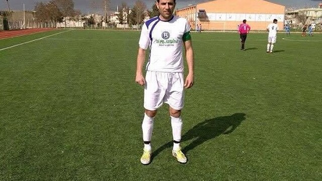 Eski amatör futbolcu masterlar turnuvası için geldiği Antalya'da hayatını kaybetti, yakınları gözyaşlarına boğuldu
Masterlar futbol turnuvası için Gaziantep'ten gelen eski futbolcu kalp krizi sonucu yaşamını yitirdi