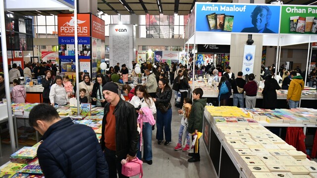 Balıkesir Kitap Fuarını hafta sonu 40 bin kişi ziyaret etti
2. Balıkesir Kitap Fuarı hafta sonu doldu taştı