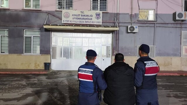 Jandarma aranan 42 kişiyi yakaladı