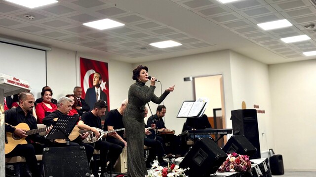 Kütahya'da kız öğrenci yurdunda Türk sanat müziği konseri düzenlendi