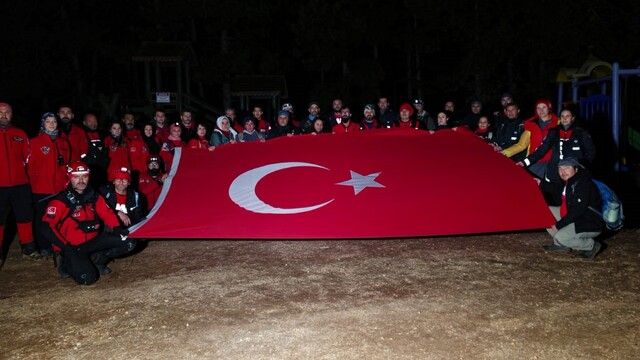 Eskişehir'de gece vakti zorlu arazi şartlarında arama kurtarma tatbikatı