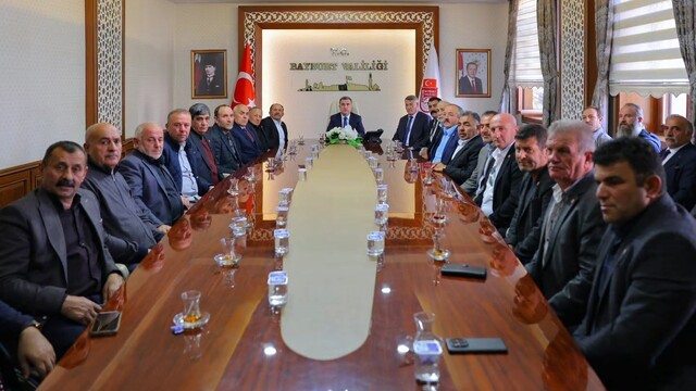 Vali Eldivan muhtarlarla bir araya geldi