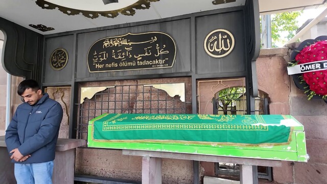 9 ay önce emekli oldu, kalp krizi hayattan kopardı: Ruhi Öğretmen son yolculuğuna uğurlandı