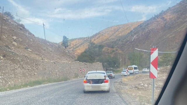 Otomobilin bagajında tehlikeli yolculuk