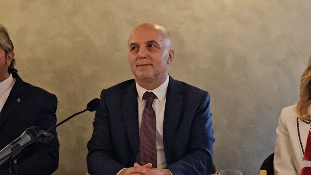 BEUN Rektörü Ulusoy basın mensuplarıyla buluştu, üniversitenin yeni dönem projelerini açıkladı
Rektör Ulusoy: "Üniversite Hastanemiz yüzde 100 tam kapasite ile hizmet veriyor"
"Tıp Fakültemizin yıllık elektrik ihtiyacının yaklaşık yüzde 25'ini yenilenebilir enerji kaynaklarından karşılamış olacağız"