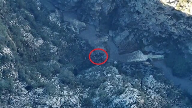 Yazılı Kanyon'da mahsur kalıp kurtarılan 3 gönüllünün tespit edilme anı dron kamerasına yansıdı
