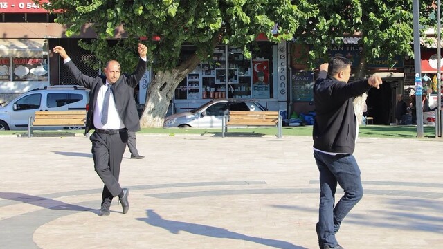 Köşk'te Muhtarlar zeybek oyanayıp günlerini kutladı