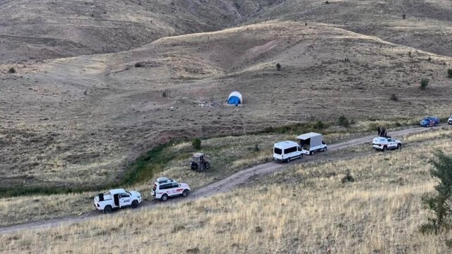 Kayıp Büşra bebekten 40 gündür haber alınamıyor
Sivas'ın Divriği ilçesi kırsalında kaybolan 11 aylık Büşra bebekten, aradan geçen yaklaşık 40 güne rağmen hiçbir ize rastlanılamadı