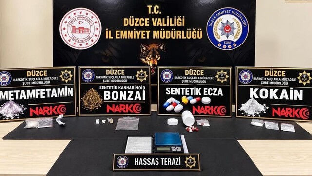 Düzce'de zehir tacirlerine darbe: 40 şüpheliye işlem yapıldı