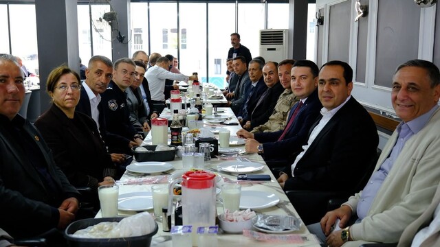 Birecik'te muhtarlar onuruna yemek programı düzenlendi