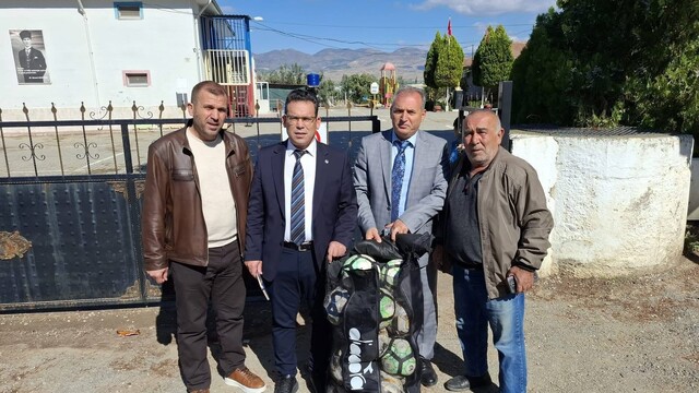 Sarıgöl'de okula spor malzemesi desteği