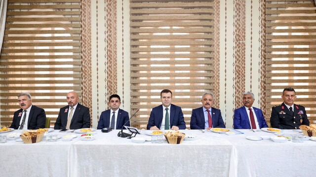 Vali Akmeşe muhtarlarla buluştu