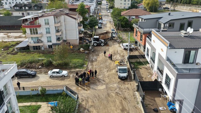 Başiskele'de selin yaraları 337 personel ve 142 araçla sarılıyor