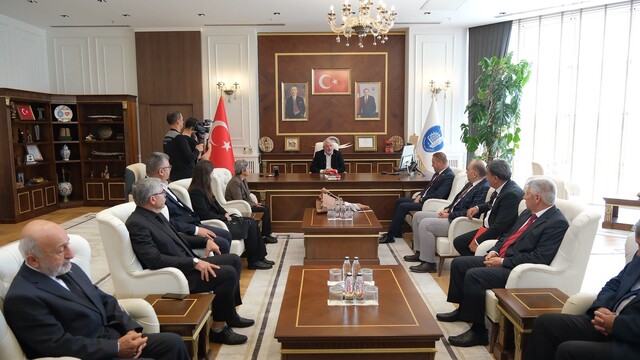 Başkan Aşgın muhtarların gününü kutladı