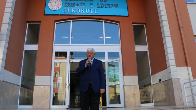 Of Milli Eğitim Müdürü Kabahasanoğlu, öğrencilerle İstiklal Marşı okudu