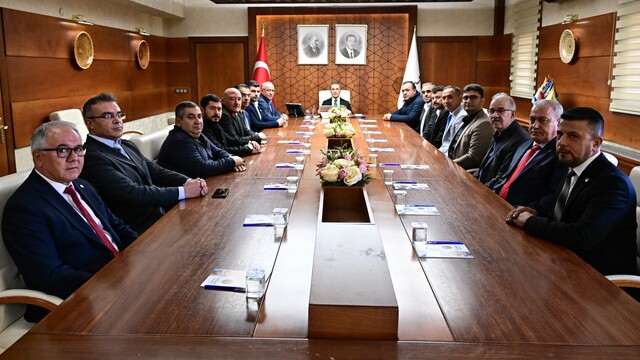 Nevşehir Valisi Hüseyin Kök, muhtarları kabul etti