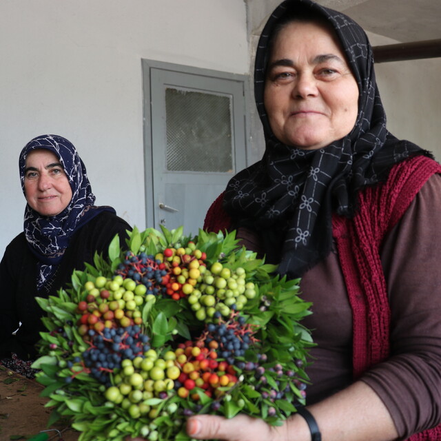 Burdurlu kadınların el emeğiyle yaptığı çelenkler Avrupa'yı süslüyor