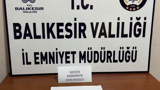 Balıkesir'de araçta uyuşturucu ham maddesi ele geçirildi: 2 gözaltı