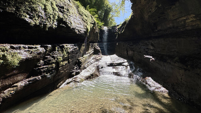 Kirazlı Çayı'nın geçtiği kanyon şelaleleriyle ziyaretçilerini etkiliyor