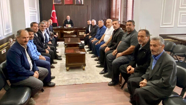 Araban Kaymakamı Ceylan, muhtarla bir araya geldi
