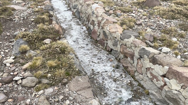 Erciyes Dağı'ndaki su kanalları buz tuttu