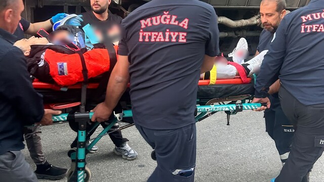 Muğla'da servis minibüsü devrildi: 2'si ağır 3 yaralı