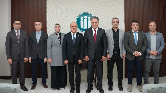 TÖTM Başhekim ve Başhekim Yardımcılarından Rektör Akpolat'a ziyaret