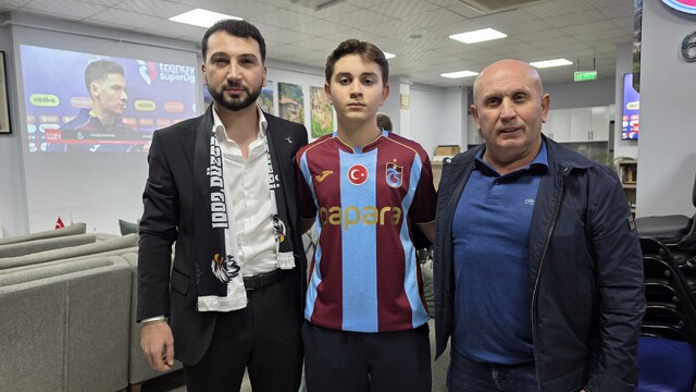 Düzce'de Beşiktaşlılar ve Trabzonsporlular, maçı birlikte izledi
İki takımın taraftar dernekleri, kardeşlik ve birliktelik mesajı verdi