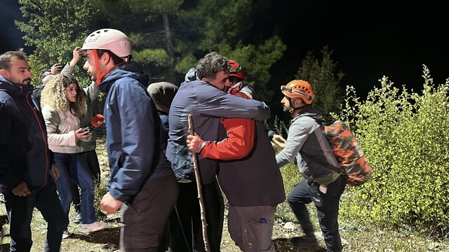 Yazılı Kanyon'da umutlu bekleyiş mutlu sonla bitti
Isparta Valisi Erin:
"Dağcılık tekniklerini kullanarak sağlıklı ve sağ bir şekilde buraya çıkarabildik"