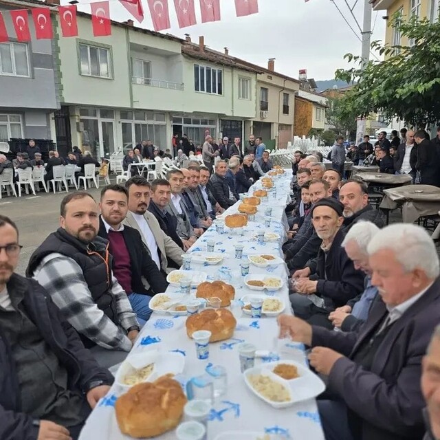 Bursa'da düzenlenen pilav etkinliğinde 100 kişi rahatsızlandı