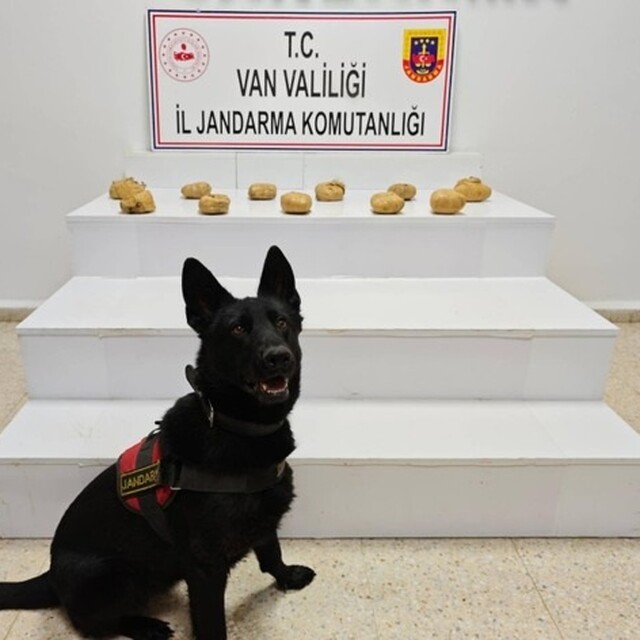 Başkale'de 11 kilo 958 gram toz esrar ele geçirildi