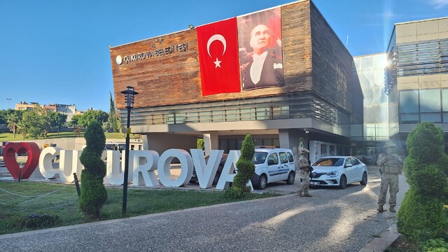 Adana'da Çukurova Belediyesi'ne operasyon: 44 gözaltı (2)