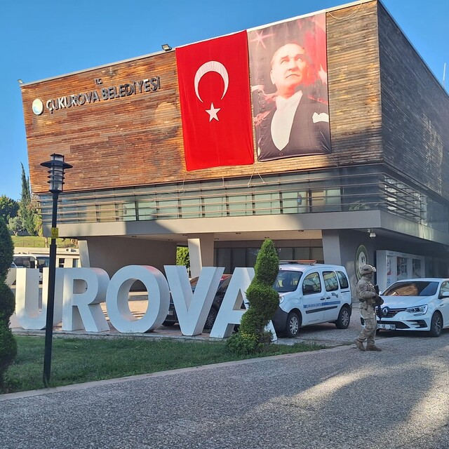 Adana'da Çukurova Belediyesi'ne operasyon: 44 gözaltı (2)