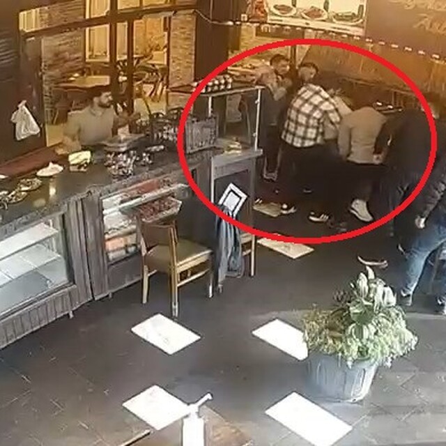 Nefes borusuna salatalık parçası kaçan müşteriyi işletmeci kurtardı