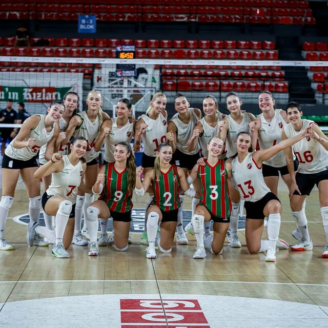 Karşıyaka filede Vakıfbank'ı ağırlıyor