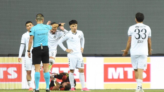 Altay evinde gülemedi