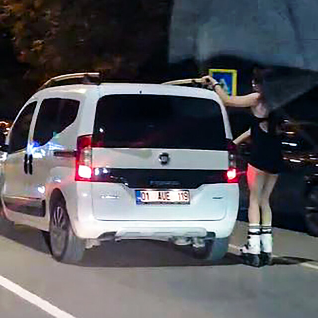 Adana'da patenle tehlikeli yolculuk kamerada