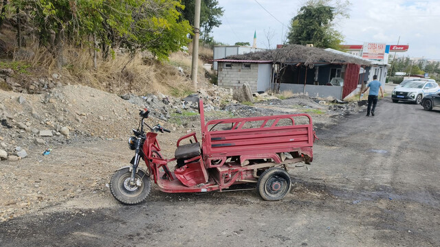 Otomobil ile çarpışan motosikletteki baba-kız yaralandı