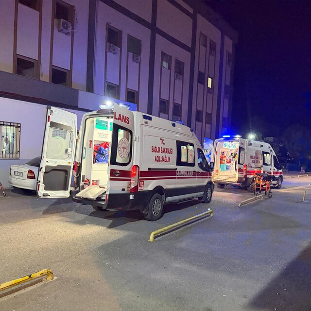 Otomobil ile motosiklet çarpıştı; 1'i ağır, 2 yaralı