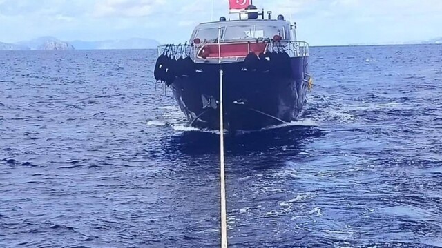 Datça açıklarında sürüklenen tekne kurtarıldı