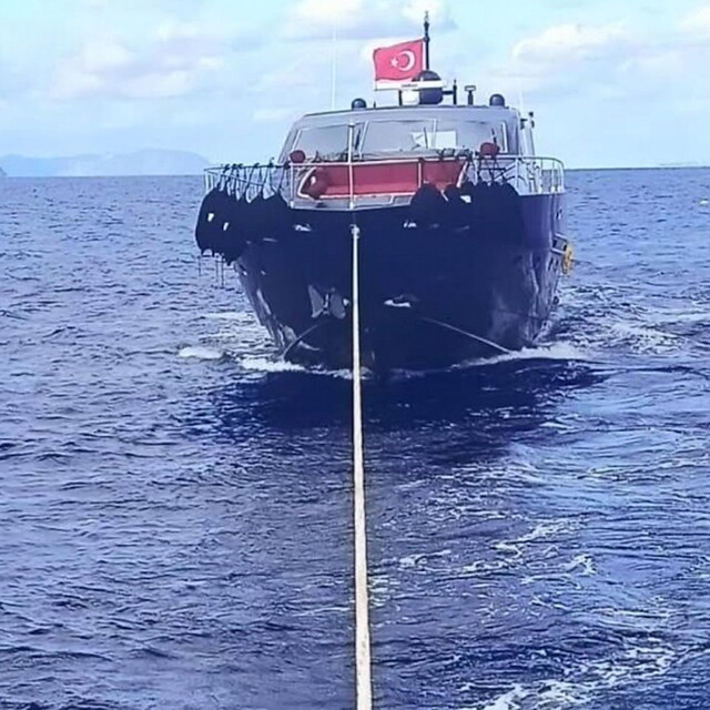 Datça açıklarında sürüklenen tekne kurtarıldı