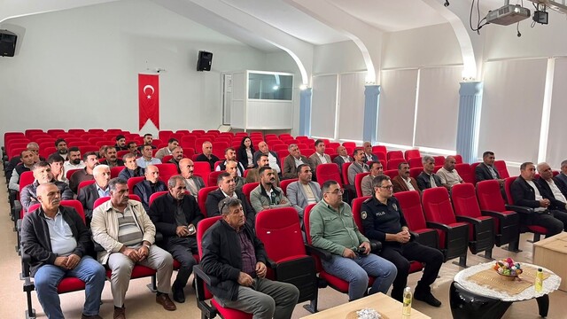 Dicle Kaymakamı Atış, muhtarlarla bir araya geldi